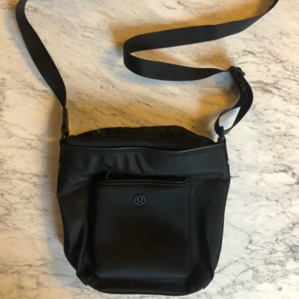 lululemon black crossbody bag